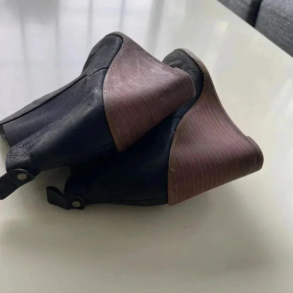 Hinge Tucker wedge booties - Picture 4 of 11